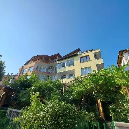 Family Magnolia - Summer بيت ضيافة بريمورسكو